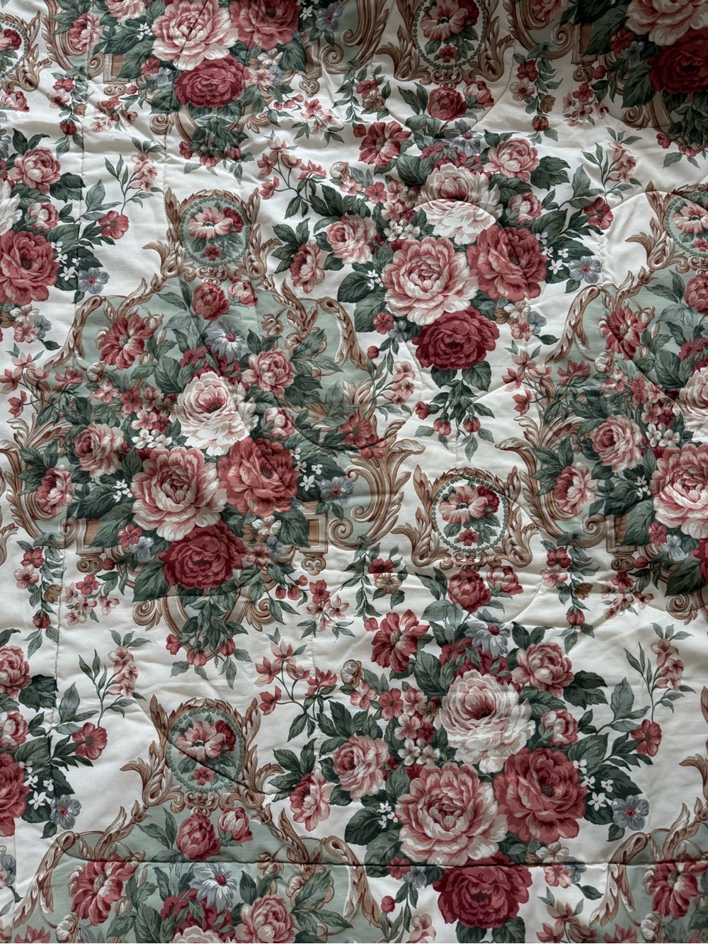 Vintage Floral Rose Print blanket quilt in Green and Rose full size comforter
